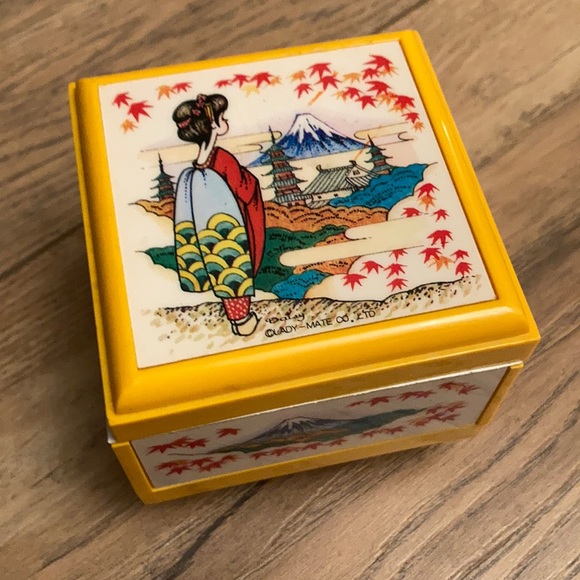 VTG 1970s Lady Mate Music Box